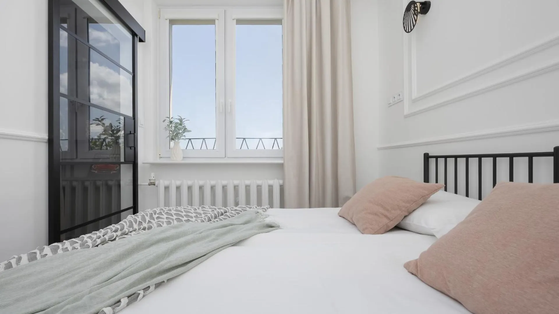 Elegancki Apartament Dla 4 Osob W Warszawie By Noclegi Renters Warszawa Polska